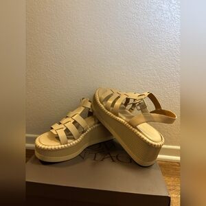 CROWN VINTAGE Women's Gracen Sandal NEW!